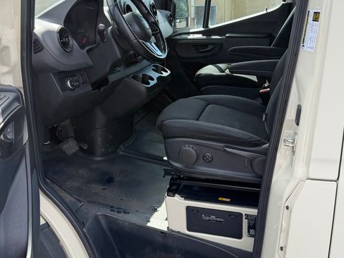 Used 2019 Freightliner Sprinter 144 RWD image 11
