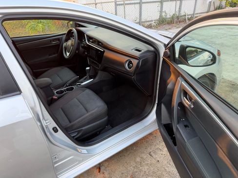 Used 2017 Toyota Corolla LE image 9