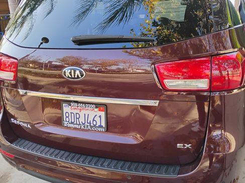 Used 2018 Kia Sedona EX image 9