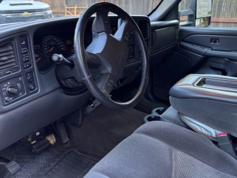 Used 2005 Chevrolet Silverado 2500 LS w/ Heavy-Duty Power Package image 14