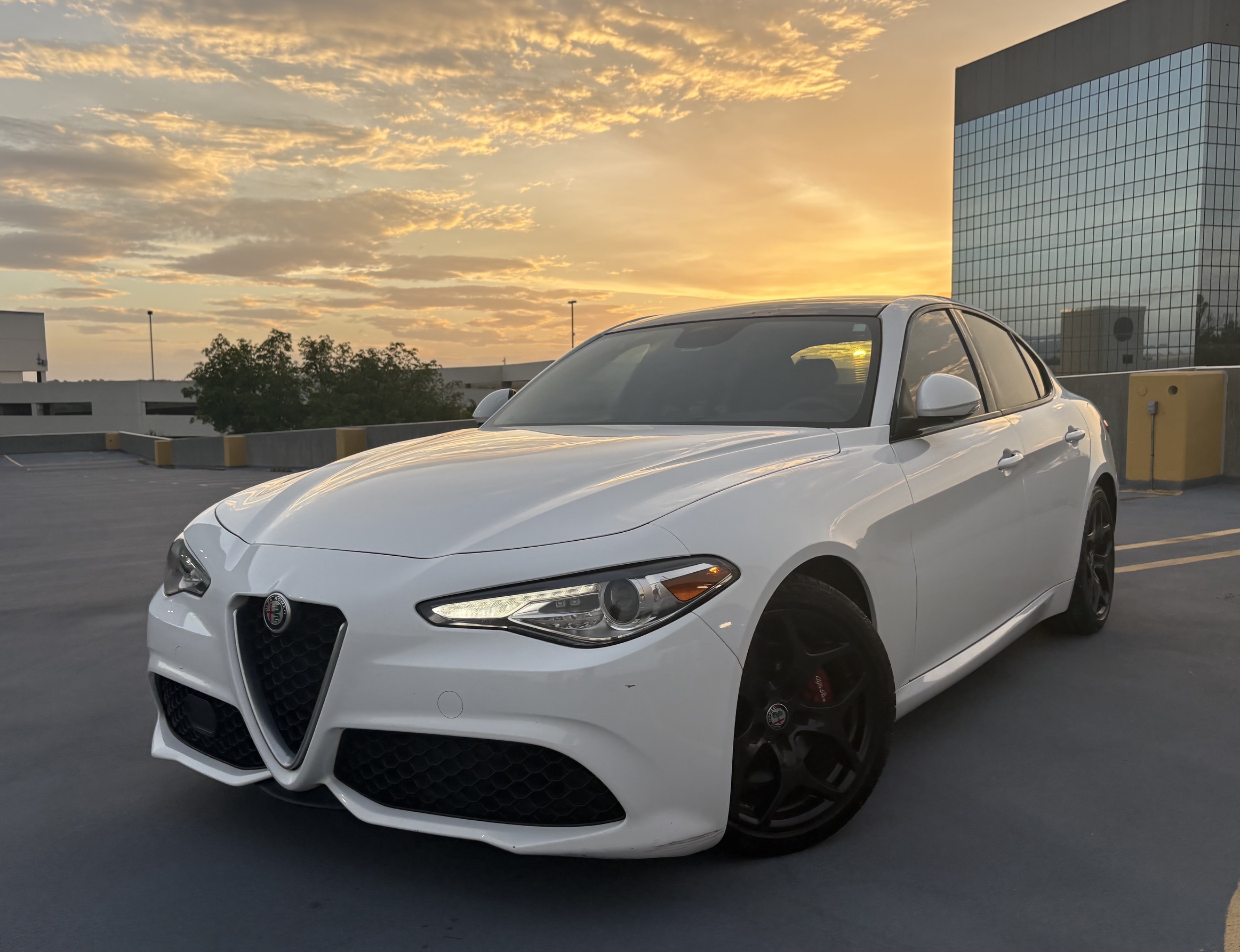 Used 2019 Alfa Romeo Giulia w/ Quick Order Package 22K Sport RWD image 9