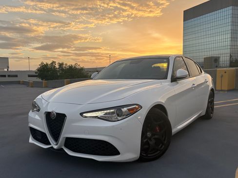 Used 2019 Alfa Romeo Giulia w/ Quick Order Package 22K Sport RWD image 9
