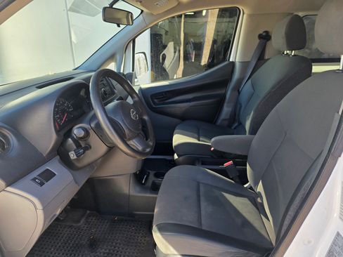 Used 2015 Nissan NV200 S w/ Back Door Glass Package image 18