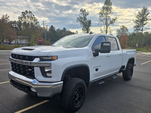 Used 2022 Chevrolet Silverado 2500 LT w/ Convenience Package image 2