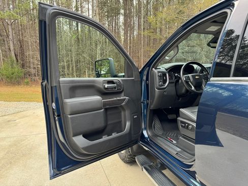 Used 2021 Chevrolet Silverado 2500 LTZ w/ LTZ Premium Package image 10