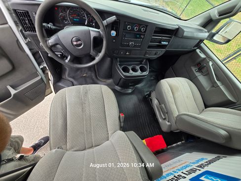 Used 2016 GMC Savana 2500 RWD image 9