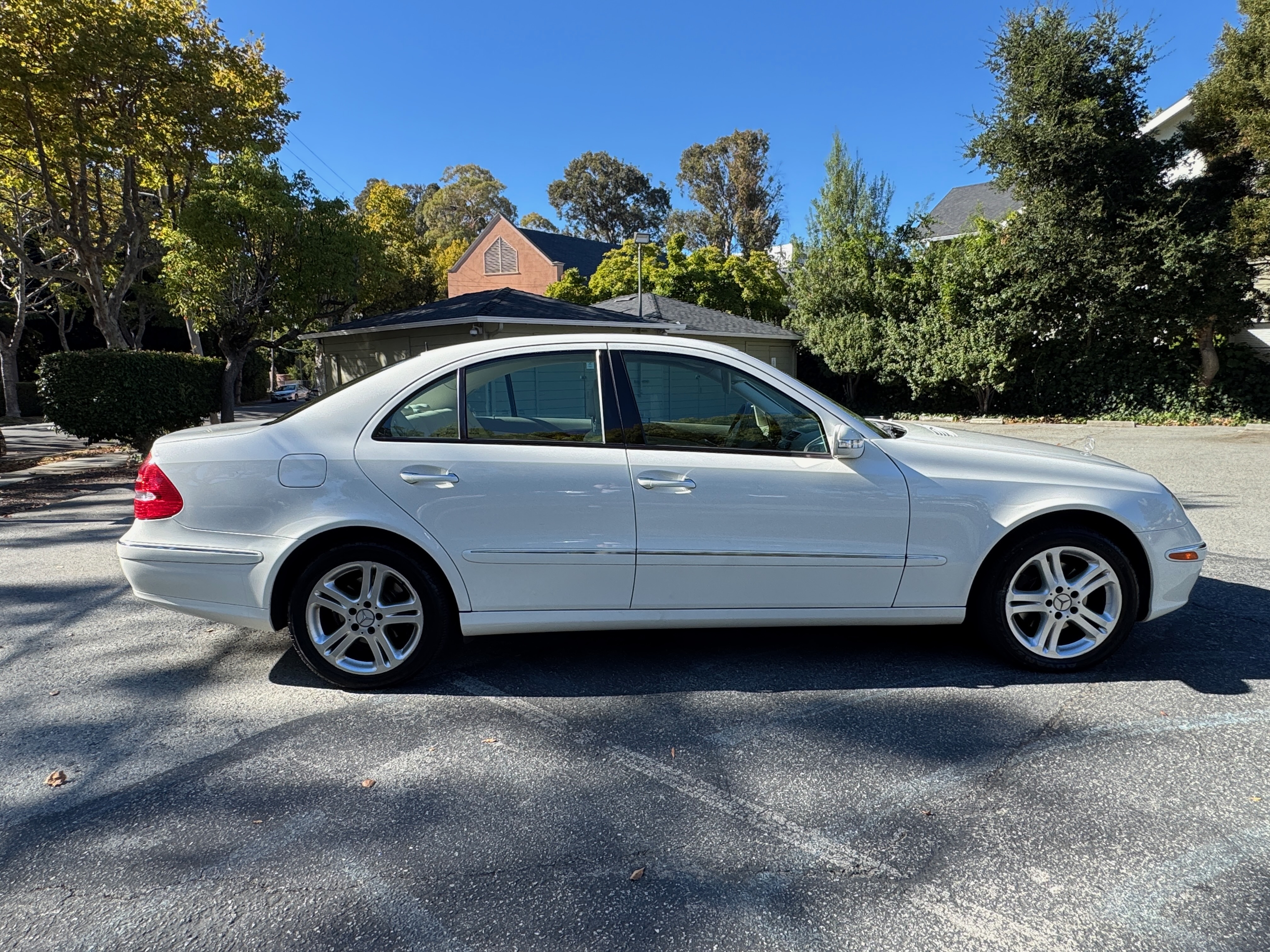 Used 2006 Mercedes-Benz E 350 4MATIC Sedan image 8