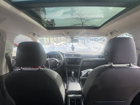 Used 2019 Volkswagen Tiguan SE w/ Panoramic Sunroof Package image 12
