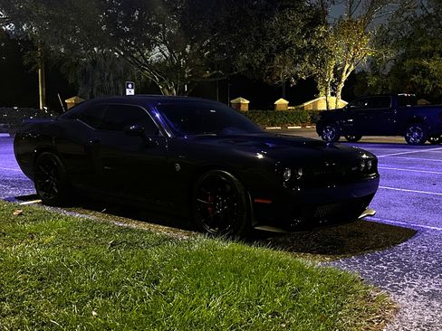 Used 2015 Dodge Challenger SRT Hellcat image 2