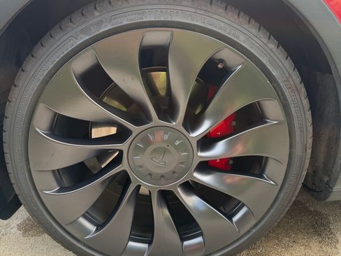 Used 2023 Tesla Model Y Performance AWD/4WD image 13