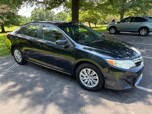 Used 2014 Toyota Camry LE FWD image 1