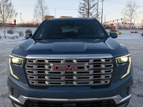 Used 2025 GMC Acadia Denali w/ Super Cruise Package image 2