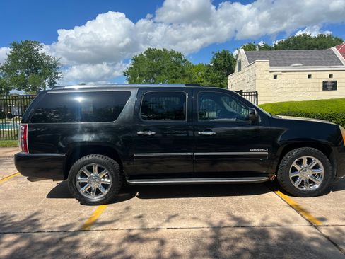 Used 2011 GMC Yukon XL Denali image 5