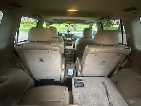Used 2012 Toyota Highlander Limited w/ Tow Pkg AWD/4WD image 9