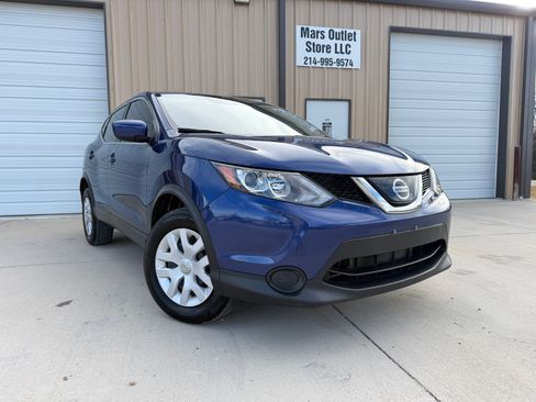 Used 2019 Nissan Rogue Sport S image 2