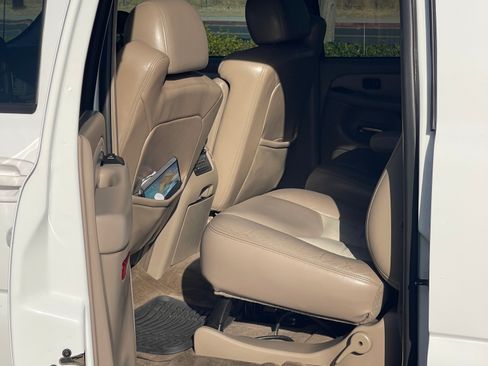 Used 2004 GMC Yukon XL Denali image 11