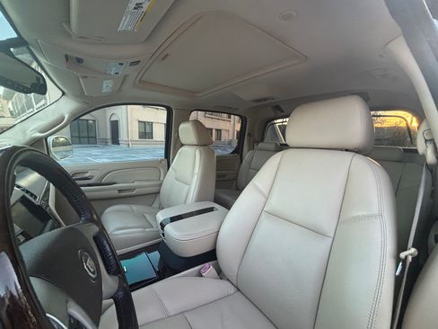 Used 2007 Cadillac Escalade EXT w/ Information Package AWD/4WD image 21