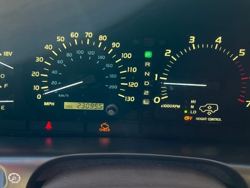 Used 2001 Lexus LX 470 4WD image 11