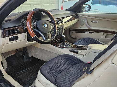 Used 2010 BMW 328i Convertible image 9