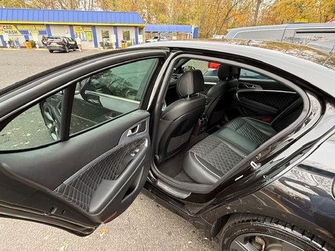 Used 2019 Genesis G70 2.0T Advanced w/ Sport Package image 16