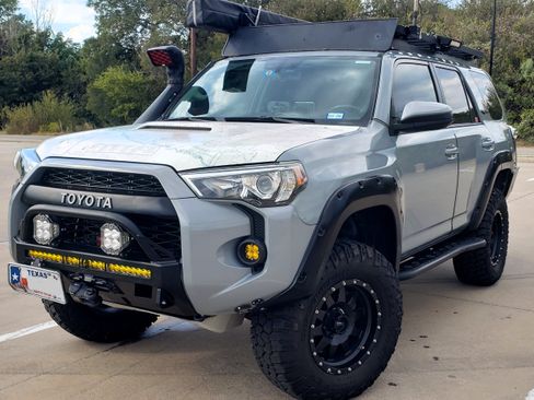 Used 2017 Toyota 4Runner TRD Pro image 2