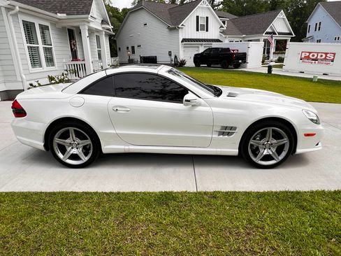 Used 2011 Mercedes-Benz SL 550 image 4