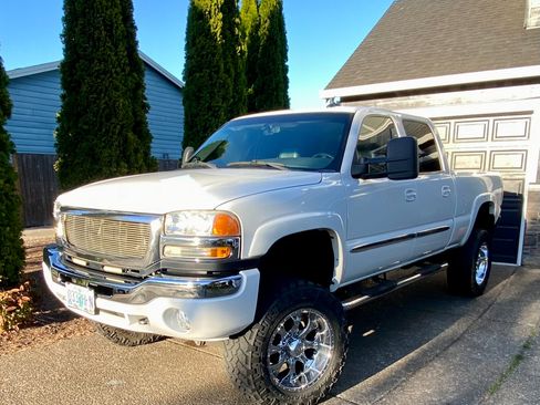 Used 2005 GMC Sierra 2500 SLT AWD/4WD image 10