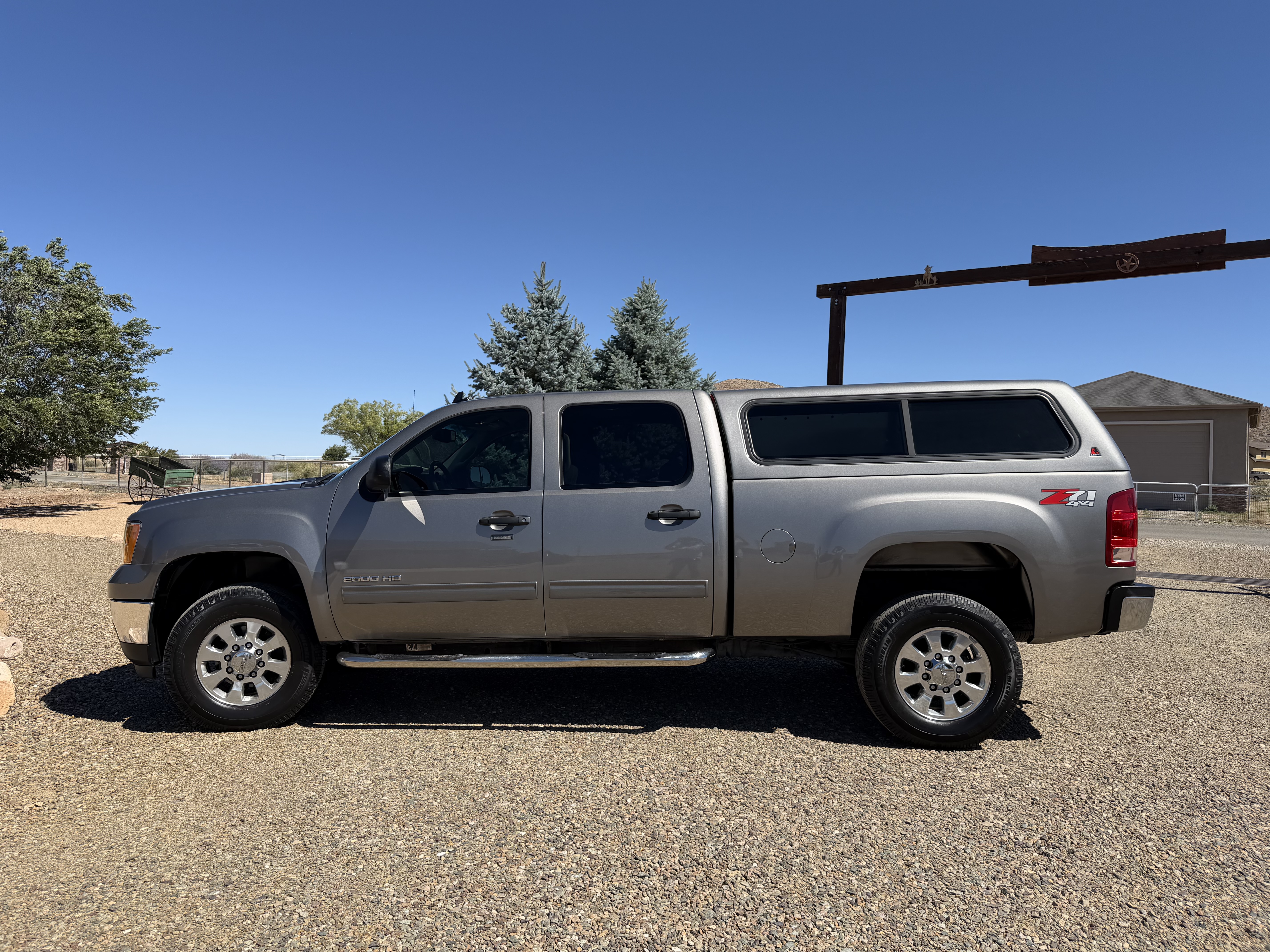 Used 2014 GMC Sierra 2500 SLE w/ SLE Preferred Package AWD/4WD image 5