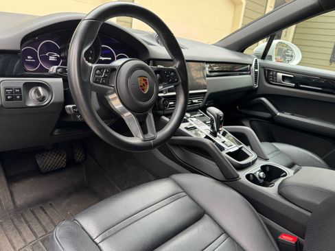 Used 2021 Porsche Cayenne Coupe image 11