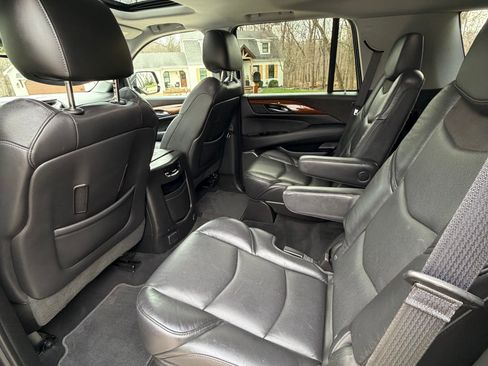 Used 2018 Cadillac Escalade Luxury image 13