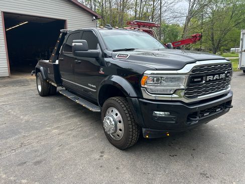 Used 2023 RAM 5500 4x4 Crew Cab image 1