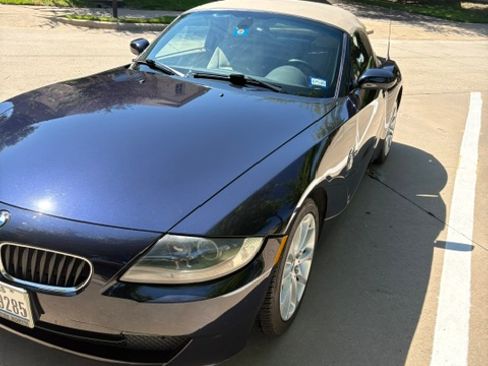 Used 2006 BMW Z4 3.0i RWD image 2