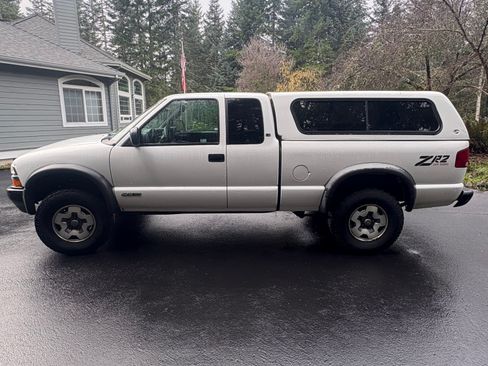 Used 2000 Chevrolet S10 Pickup 4x4 Extended Cab w/ Preferred Equipment Group image 1
