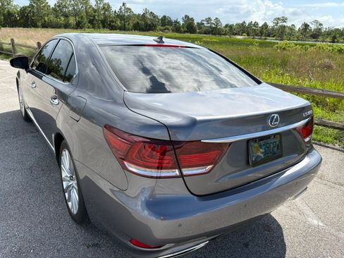 Used 2013 Lexus LS 460 w/ Comfort Pkg RWD image 4