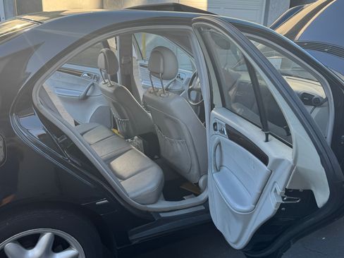 Used 2003 Mercedes-Benz C 320 Sedan image 9