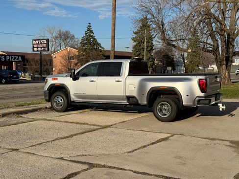 Used 2021 GMC Sierra 3500 SLE w/ SLE Value Package image 1