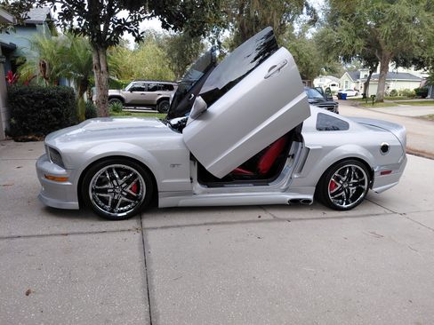 Used 2006 Ford Mustang GT Premium image 2