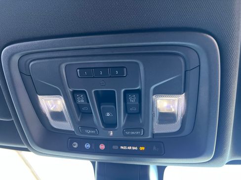 Used 2022 Chevrolet Silverado 2500 High Country w/ Technology Package AWD/4WD image 14