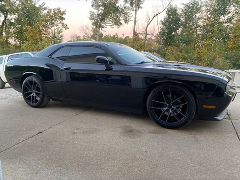 Used 2013 Dodge Challenger R/T Plus image 2