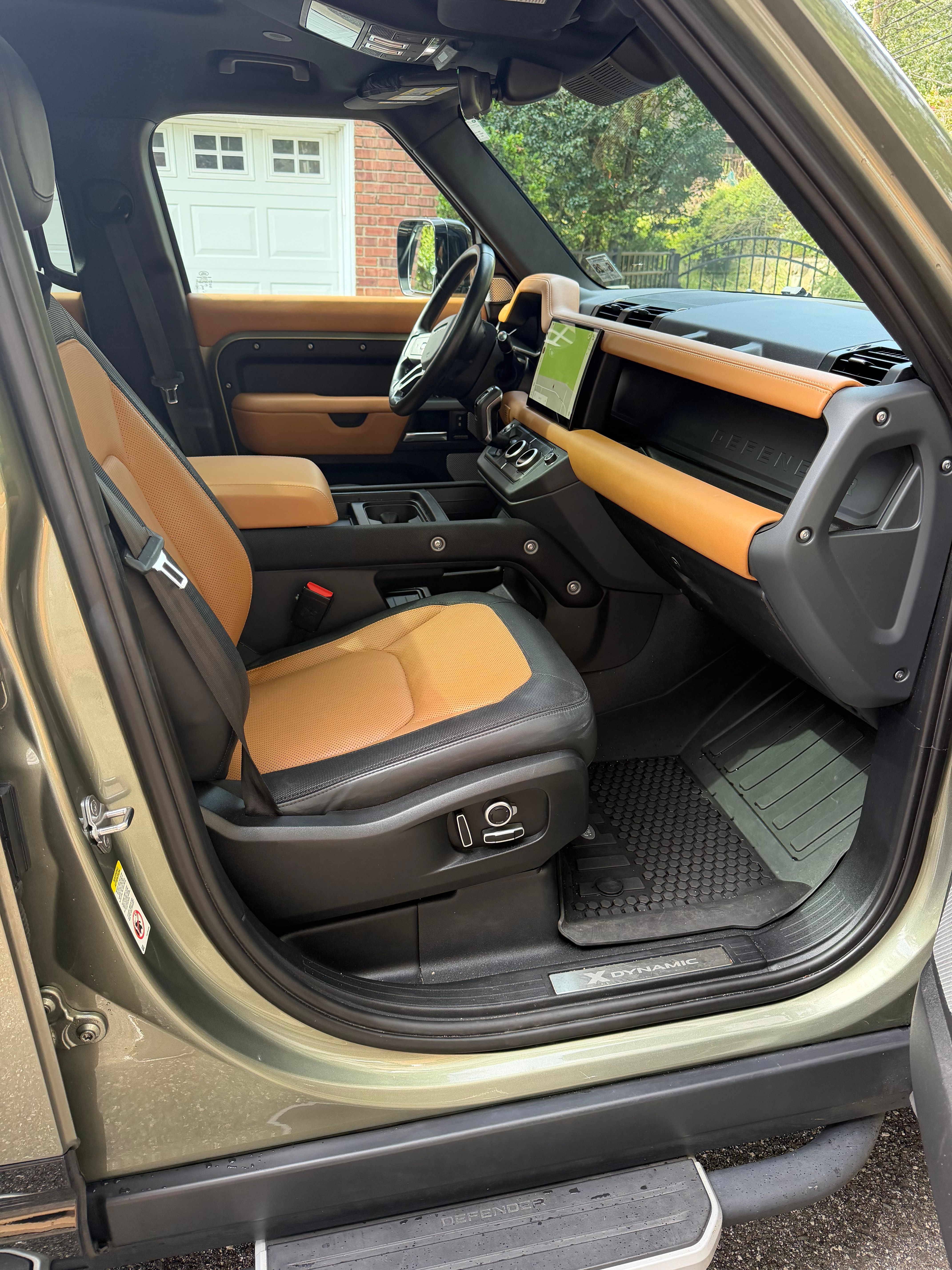 Used 2023 Land Rover Defender 130 X-Dynamic SE AWD/4WD image 11
