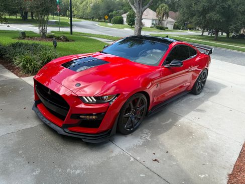 Used 2021 Ford Mustang Shelby GT500 w/ Carbon Fiber Track Pack RWD image 9