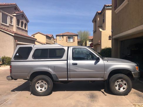 Used 1993 Toyota Pickup Deluxe image 4