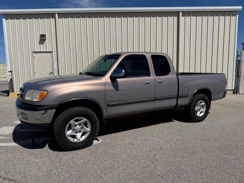 Used 2002 Toyota Tundra SR5 image 1