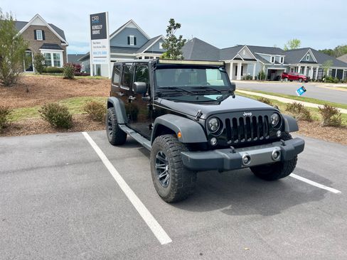 Used 2015 Jeep Wrangler Unlimited Sport w/ Quick Order Package 24S AWD/4WD image 2