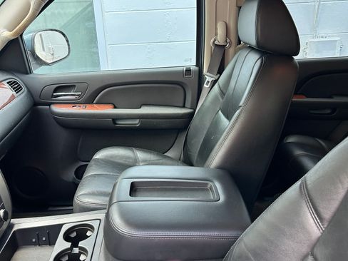 Used 2008 GMC Yukon SLT w/ SLT Preferred Equipment Group RWD image 13
