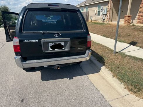 Used 2000 Toyota 4Runner SR5 image 8