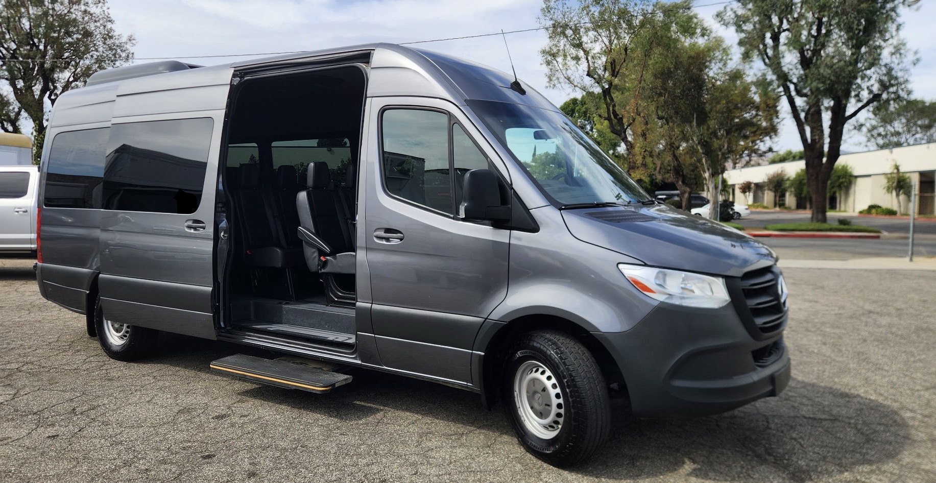 Used 2019 Mercedes-Benz Sprinter 2500 image 4