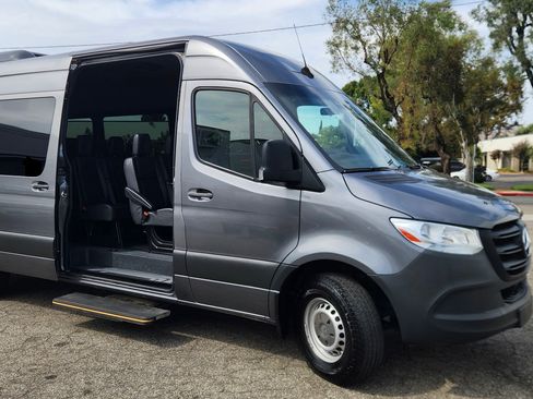 Used 2019 Mercedes-Benz Sprinter 2500 image 4