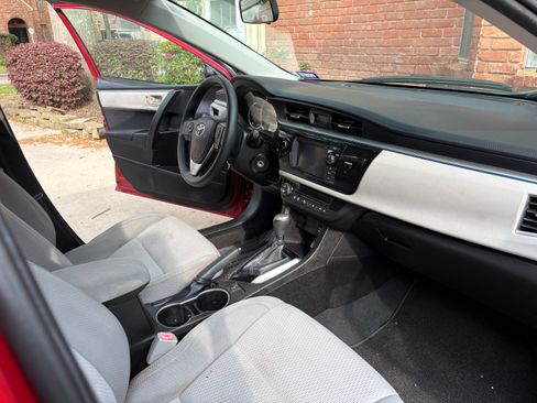 Used 2015 Toyota Corolla LE image 5