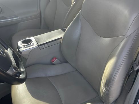 Used 2012 Toyota Prius V Five image 9